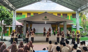 Apel Pagi MAN 1 Deli Serdang Jadi Wadah Kreativitas Murid, XI B Tampilkan Drama Persahabatan