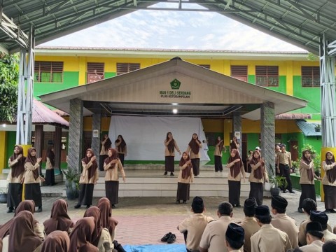 Apel Pagi MAN 1 Deli Serdang Jadi Wadah Kreativitas Murid, X