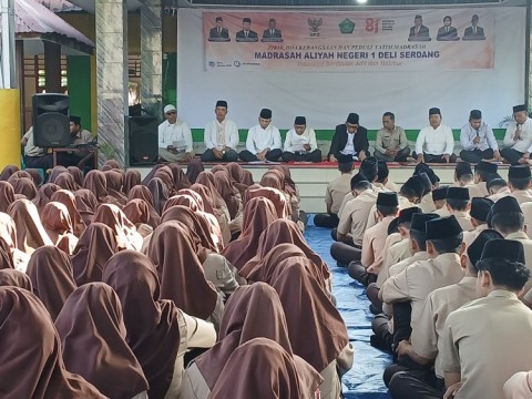 MAN 1 Deli Serdang Gelar Zikir dan Doa Kebangsaan Sambut HUT 